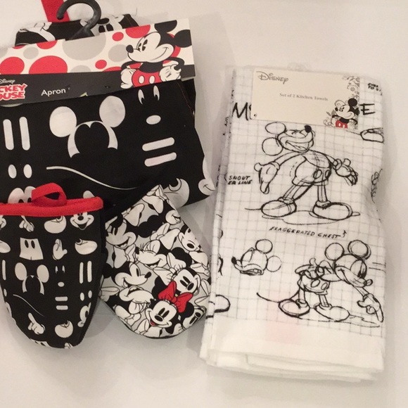 NEW Disney Mickey Mouse apron and mini mitts - Picture 7 of 8